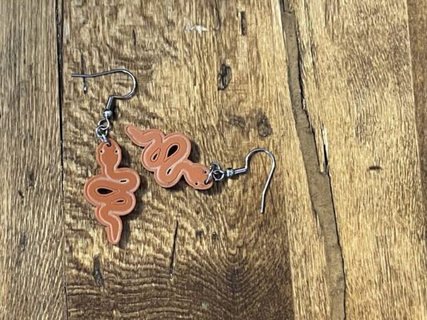 Acrylic snake dangle earrings, in burnt orange