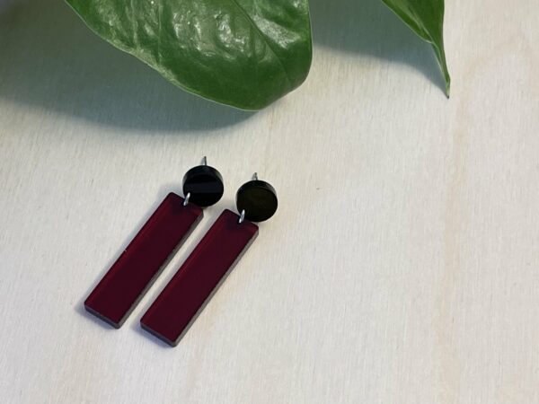 Acrylic geometric dangle earrings in red and black