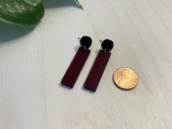 Acrylic geometric dangle earrings in red and black